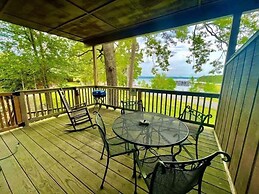 Lake view King Studio with full kitchen, deck overlooking Lake Ouachit