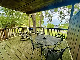 Lake view King Studio with full kitchen, deck overlooking Lake Ouachit
