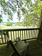 Lake view King Studio with full kitchen, deck overlooking Lake Ouachit