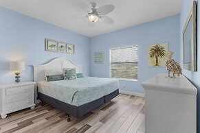 109 Gulfview Avenue - Beautiful Private Pool Home Mid Island 3 Bedroom