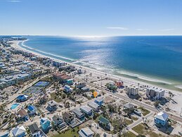 109 Gulfview Avenue - Beautiful Private Pool Home Mid Island 3 Bedroom