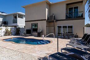 109 Gulfview Avenue - Beautiful Private Pool Home Mid Island 3 Bedroom