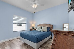 109 Gulfview Avenue - Beautiful Private Pool Home Mid Island 3 Bedroom