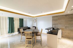 One Euphoria Luxe Hotel