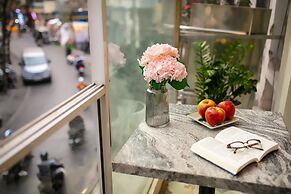 Queen Cafe Hotel & Pub