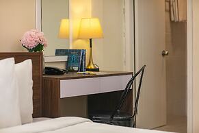 Queen Cafe Hotel & Pub