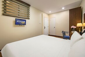 Queen Cafe Hotel & Pub