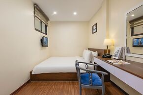 Queen Cafe Hotel & Pub