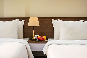 Queen Cafe Hotel & Pub