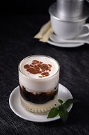 Queen Cafe Hotel & Pub