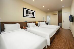 Queen Cafe Hotel & Pub