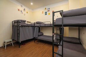 Queen Cafe Hotel & Pub