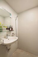 Queen Cafe Hotel & Pub