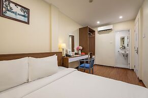 Queen Cafe Hotel & Pub