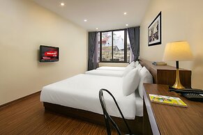 Queen Cafe Hotel & Pub