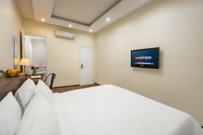 Queen Cafe Hotel & Pub