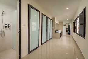 Queen Cafe Hotel & Pub