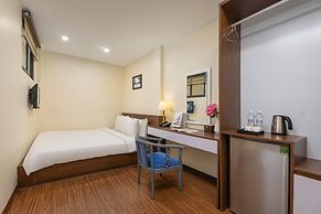 Queen Cafe Hotel & Pub