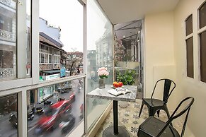 Queen Cafe Hotel & Pub