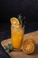 Queen Cafe Hotel & Pub