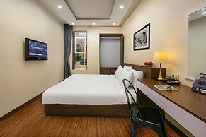 Queen Cafe Hotel & Pub