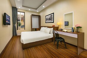 Queen Cafe Hotel & Pub