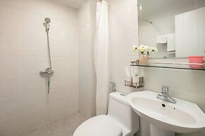 Queen Cafe Hotel & Pub