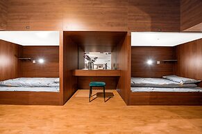 riverside youth hostel