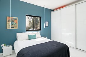 New Design & Sunny Balcony in TLV Center