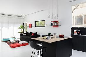 New Design & Sunny Balcony in TLV Center