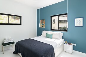 New Design & Sunny Balcony in TLV Center