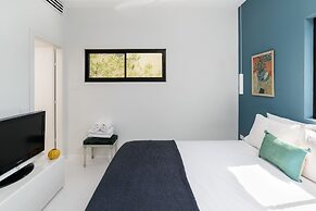 New Design & Sunny Balcony in TLV Center