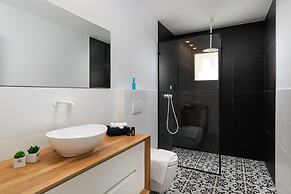 New Design & Sunny Balcony in TLV Center