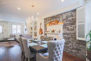 Leslieville Cozy & Bright Apt in Trendy Beaches