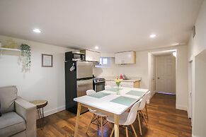 Leslieville Cozy & Bright Apt in Trendy Beaches