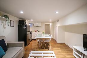 Leslieville Cozy & Bright Apt in Trendy Beaches