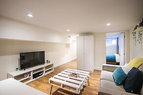 Leslieville Cozy & Bright Apt in Trendy Beaches