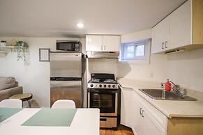 Leslieville Cozy & Bright Apt in Trendy Beaches