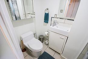 Leslieville Cozy & Bright Apt in Trendy Beaches