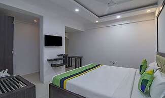 Treebo The Platinum Studio 50