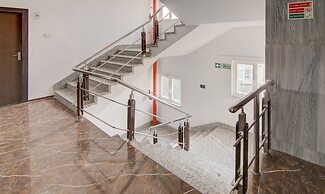 Treebo The Platinum Studio 50