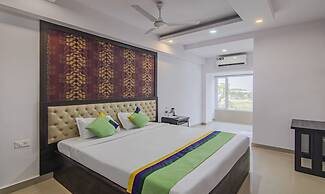 Treebo The Platinum Studio 50