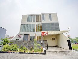 OYO Life 90606 Glass House Citraland Syariah