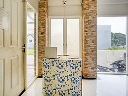 OYO Life 90606 Glass House Citraland Syariah