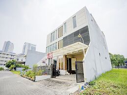 OYO Life 90606 Glass House Citraland Syariah