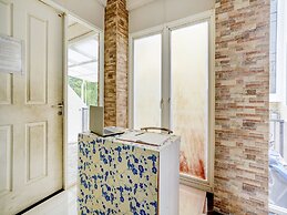 OYO Life 90606 Glass House Citraland Syariah