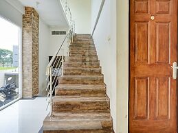 OYO Life 90606 Glass House Citraland Syariah