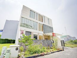 OYO Life 90606 Glass House Citraland Syariah