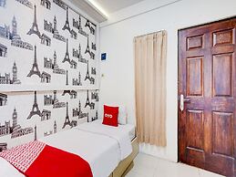 OYO Life 90606 Glass House Citraland Syariah