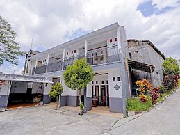 OYO 90405 Penginapan Sasti KuninganNearTaman Cirendang